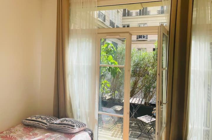 Beautiful With Terrace In 8 Apartment Paris